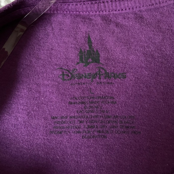 Disney Parks Unfairest of them All magic mirror sleeveless t-shirt, size large - Picture 2 of 4
